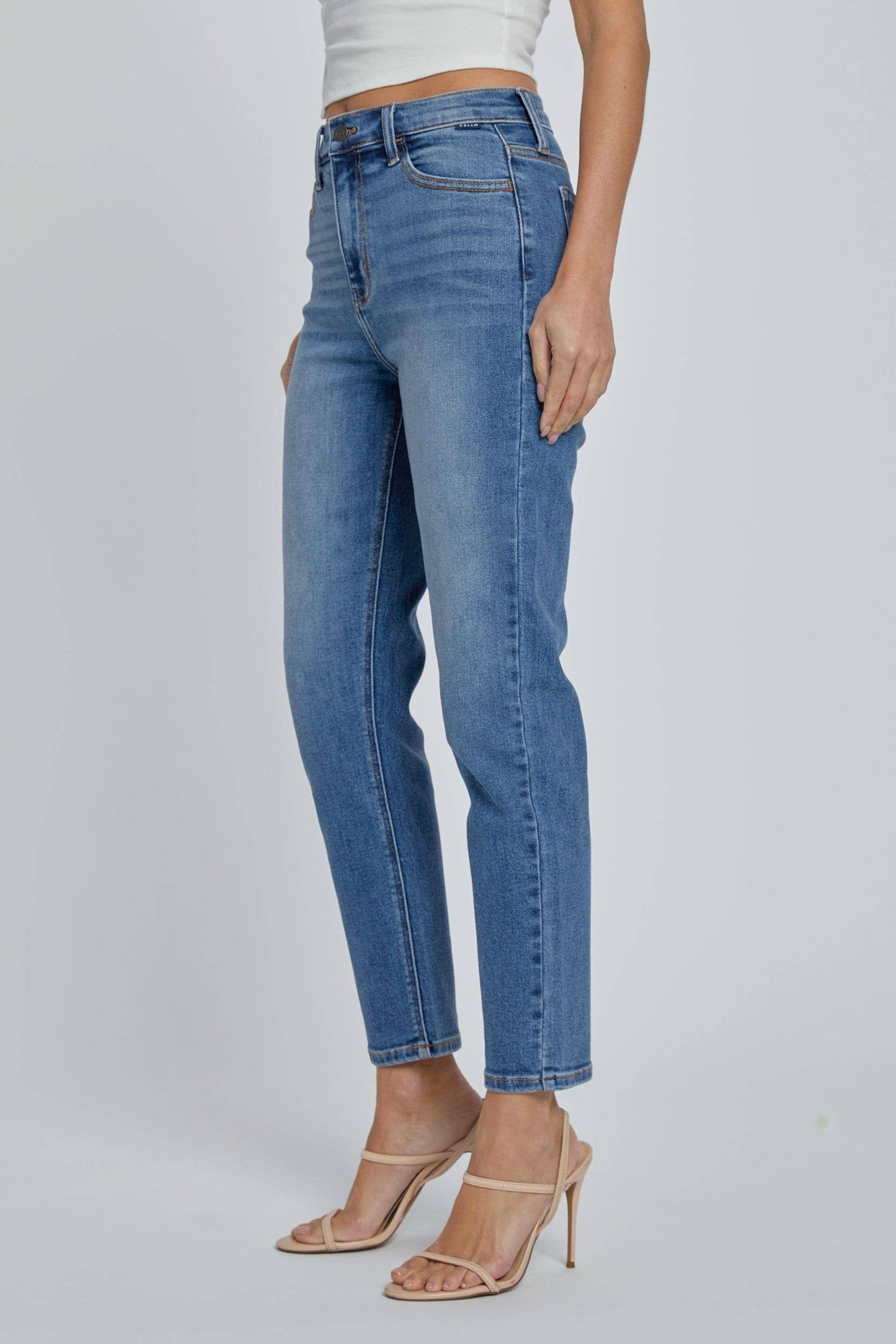 WV18977M-M Classic denim High Rise Mom Jean