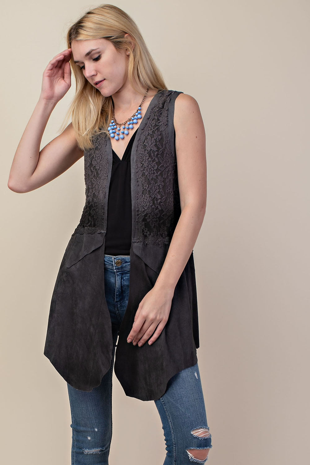 HOODED VEST