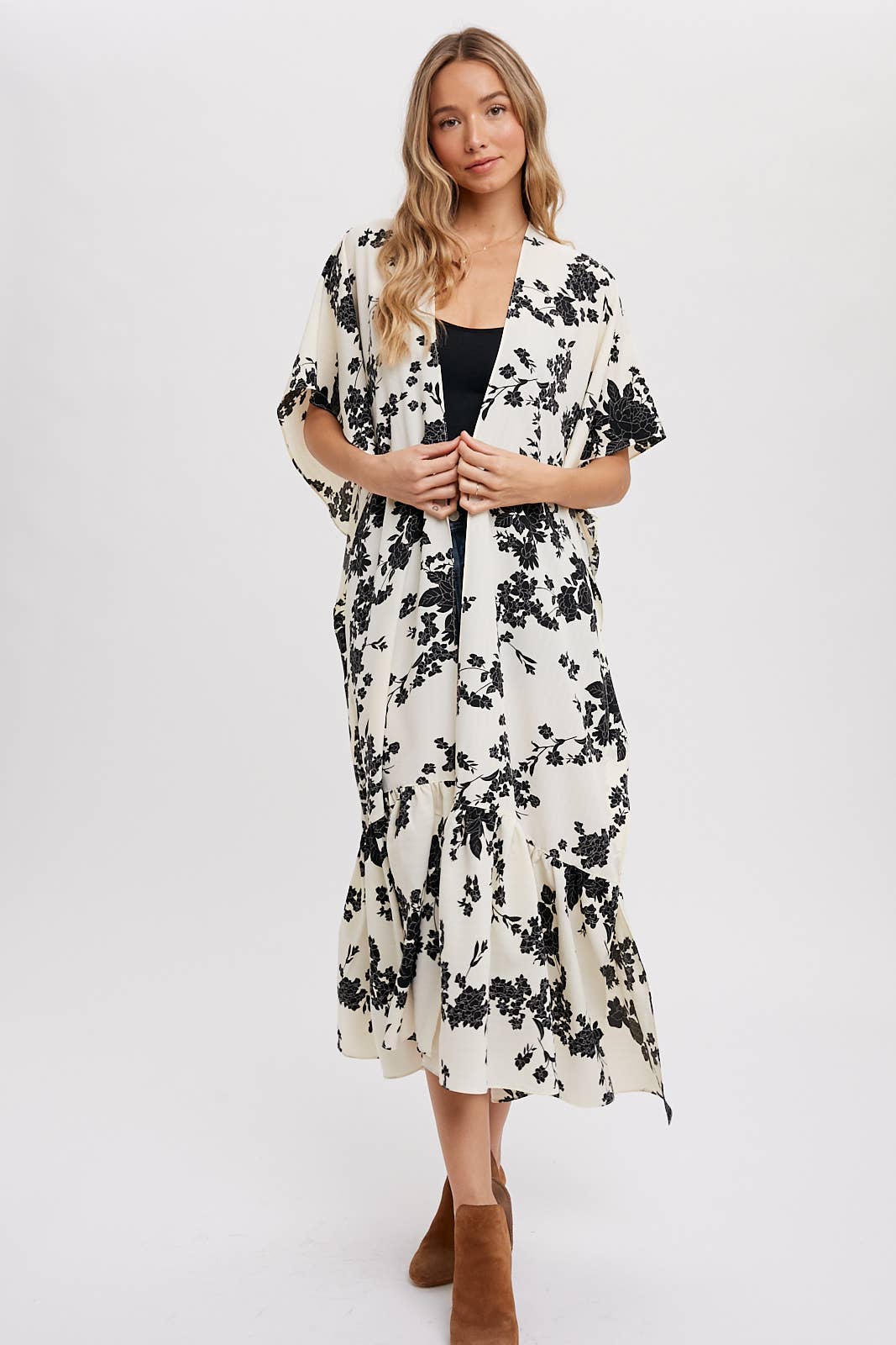 FLORAL BLK AND WHITE KIMONO