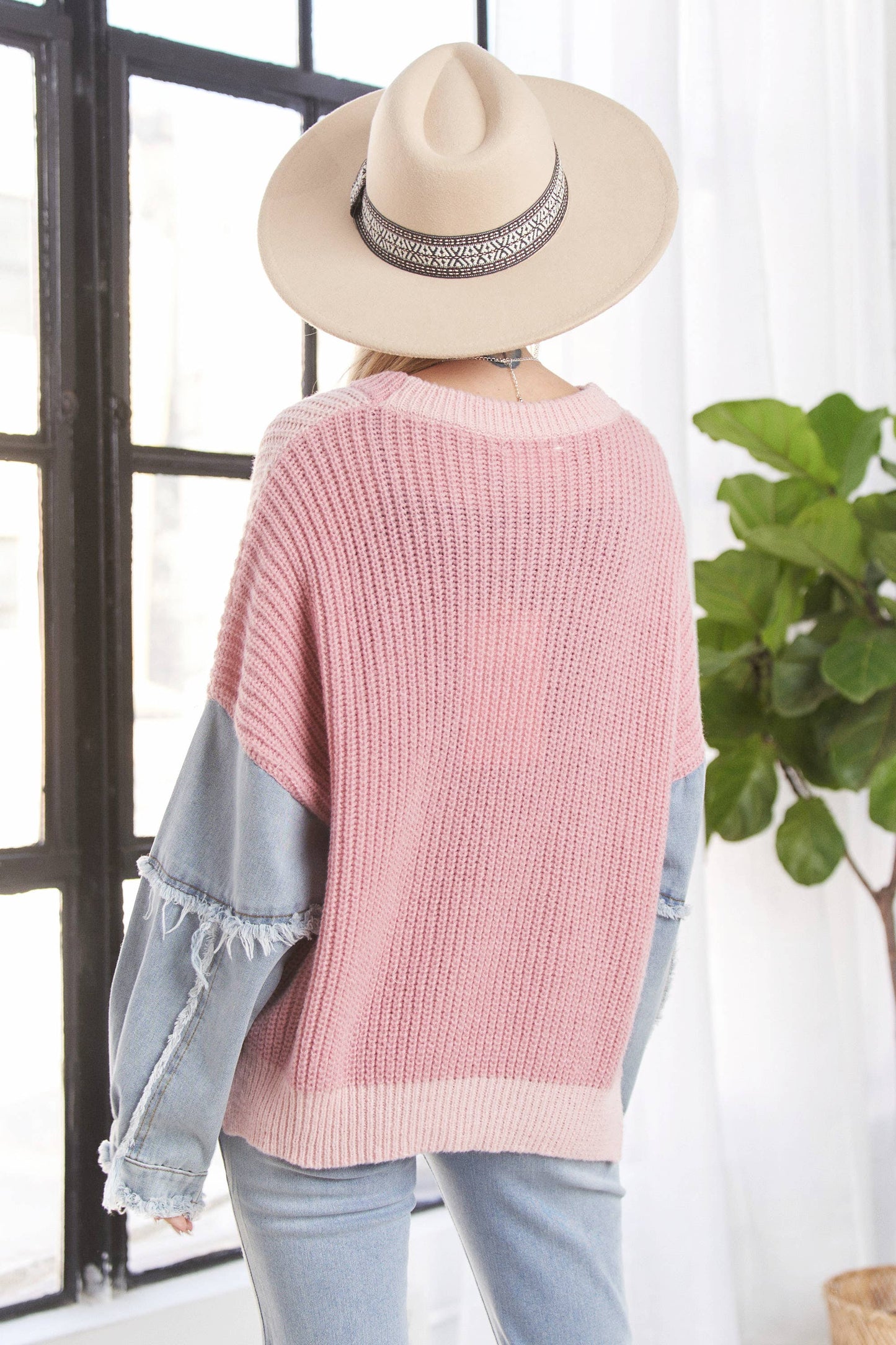 FRAYED DENIM SLEEVE SWEATER