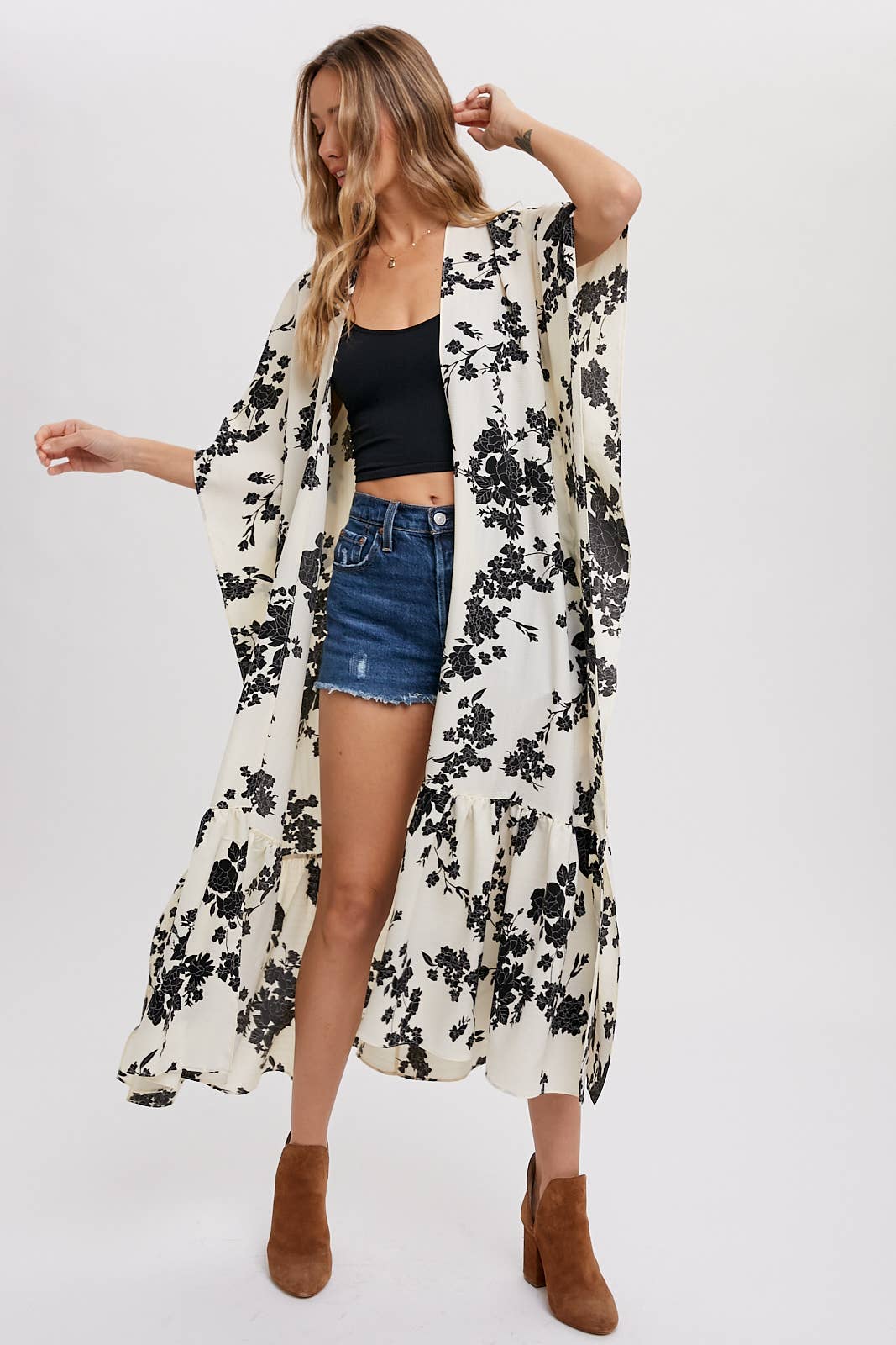FLORAL BLK AND WHITE KIMONO
