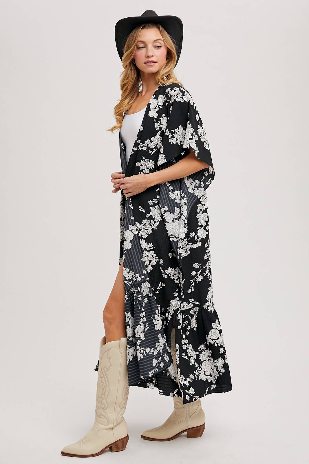 FLORAL BLK AND WHITE KIMONO