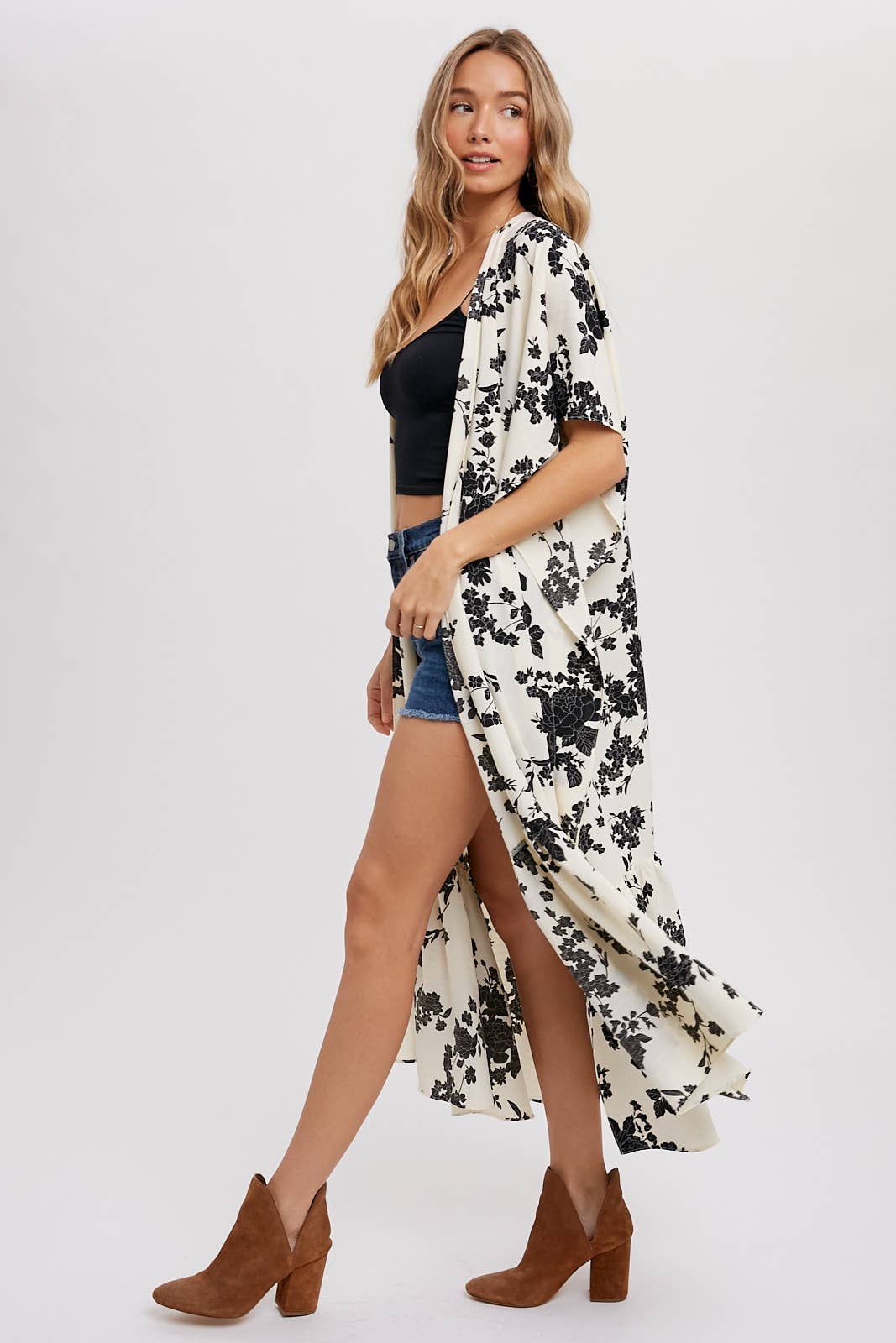 FLORAL BLK AND WHITE KIMONO