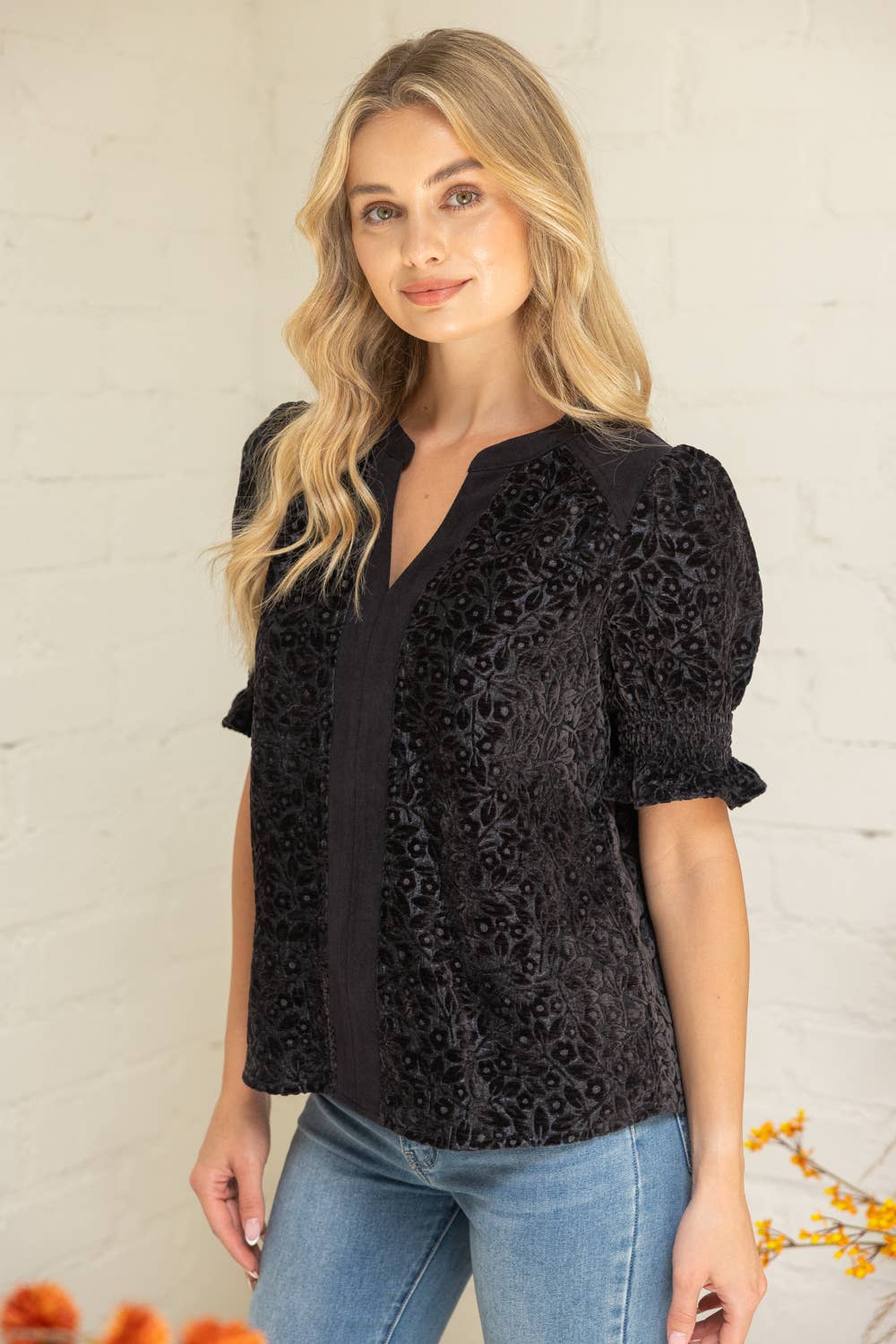 Blk Velvet Smocked Short Puff Sleeve Top
