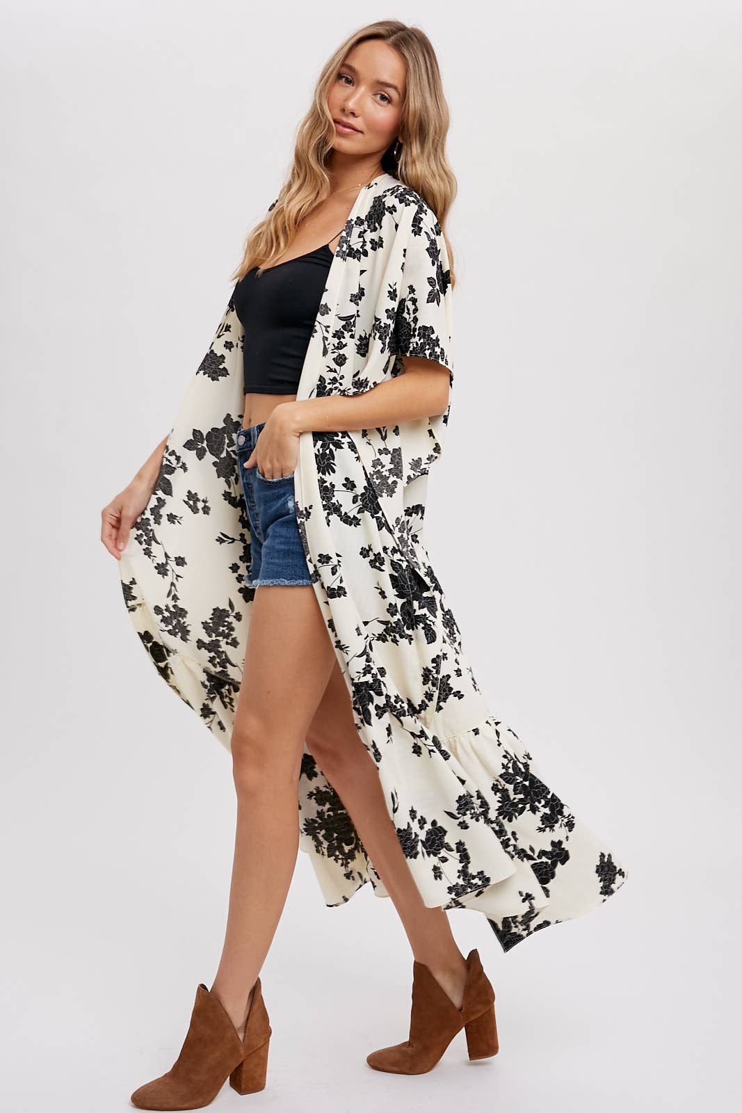 FLORAL BLK AND WHITE KIMONO