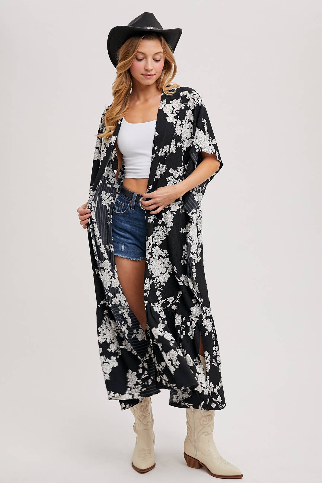 FLORAL BLK AND WHITE KIMONO