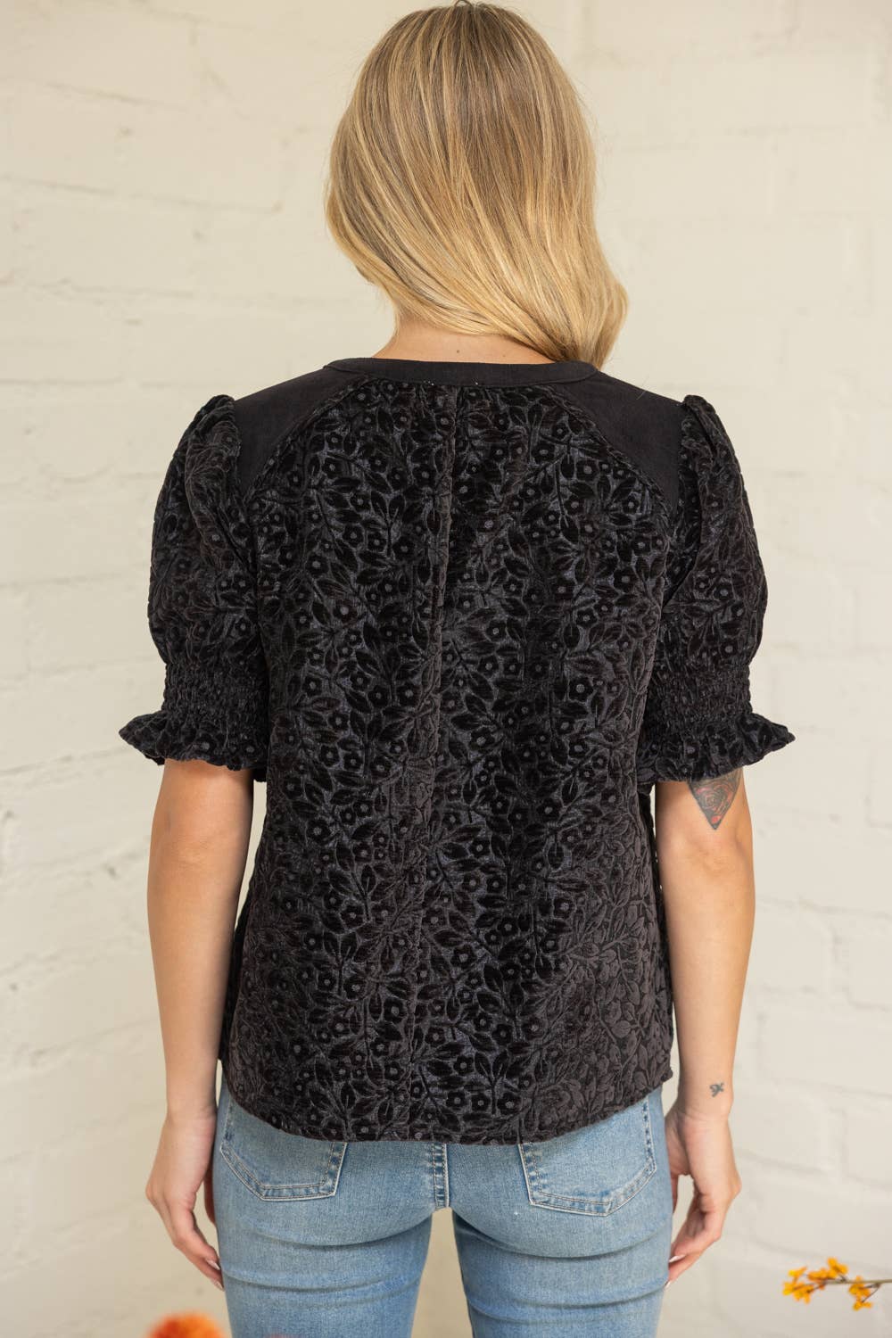 Blk Velvet Smocked Short Puff Sleeve Top