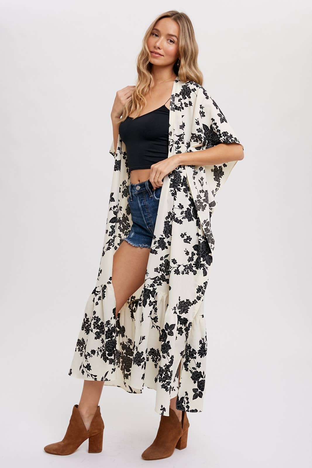 FLORAL BLK AND WHITE KIMONO