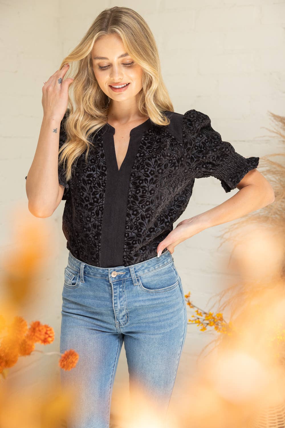 Blk Velvet Smocked Short Puff Sleeve Top
