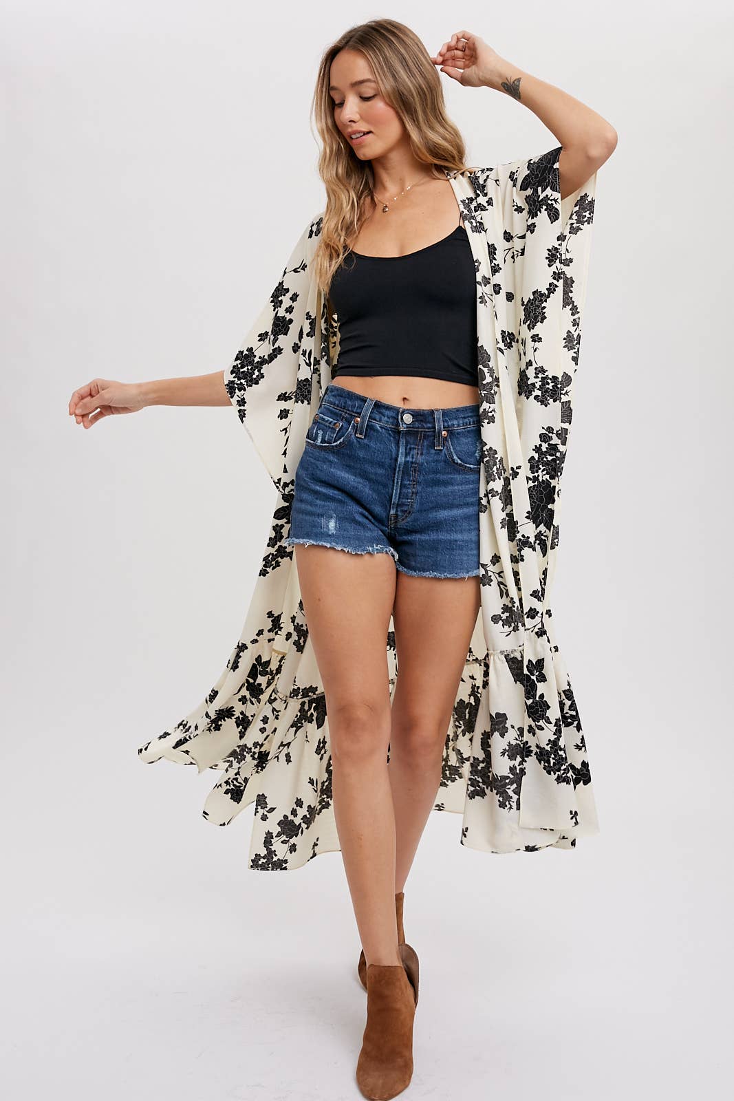 FLORAL BLK AND WHITE KIMONO