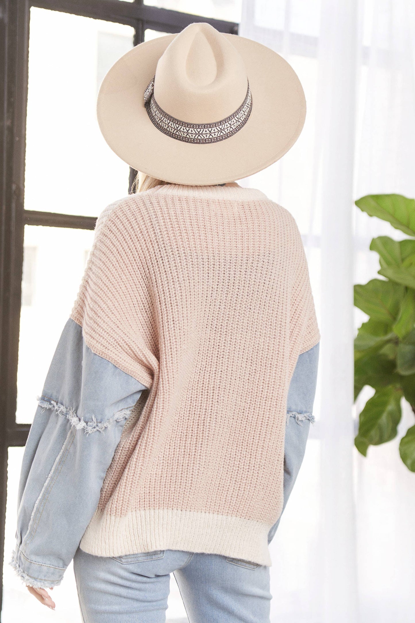 FRAYED DENIM SLEEVE SWEATER