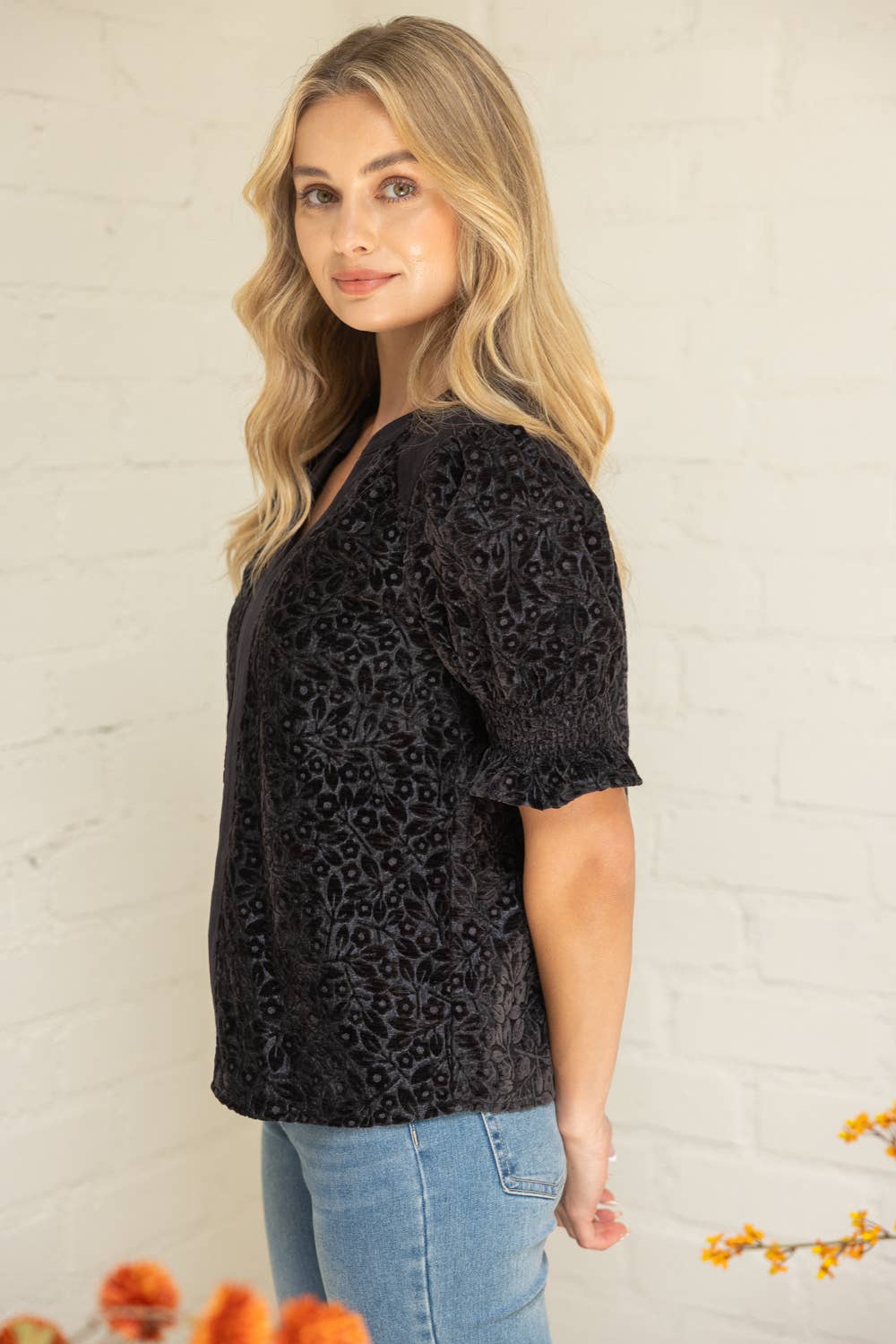 Blk Velvet Smocked Short Puff Sleeve Top